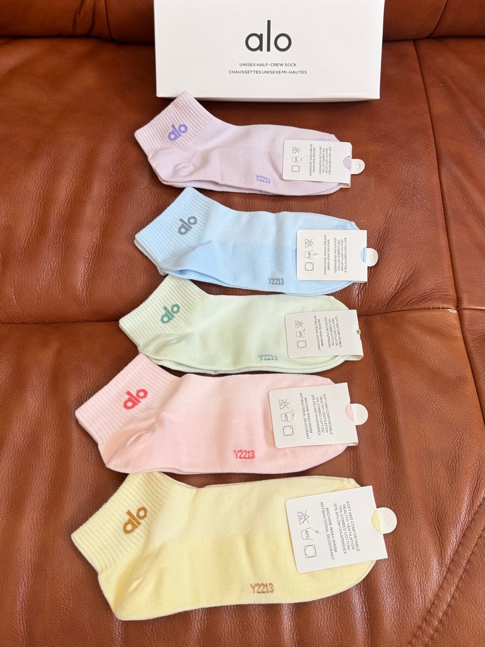 NWB Alo Yoga Unisex Half-Crew Socks – 5 Pairs - Picture 3 of 6